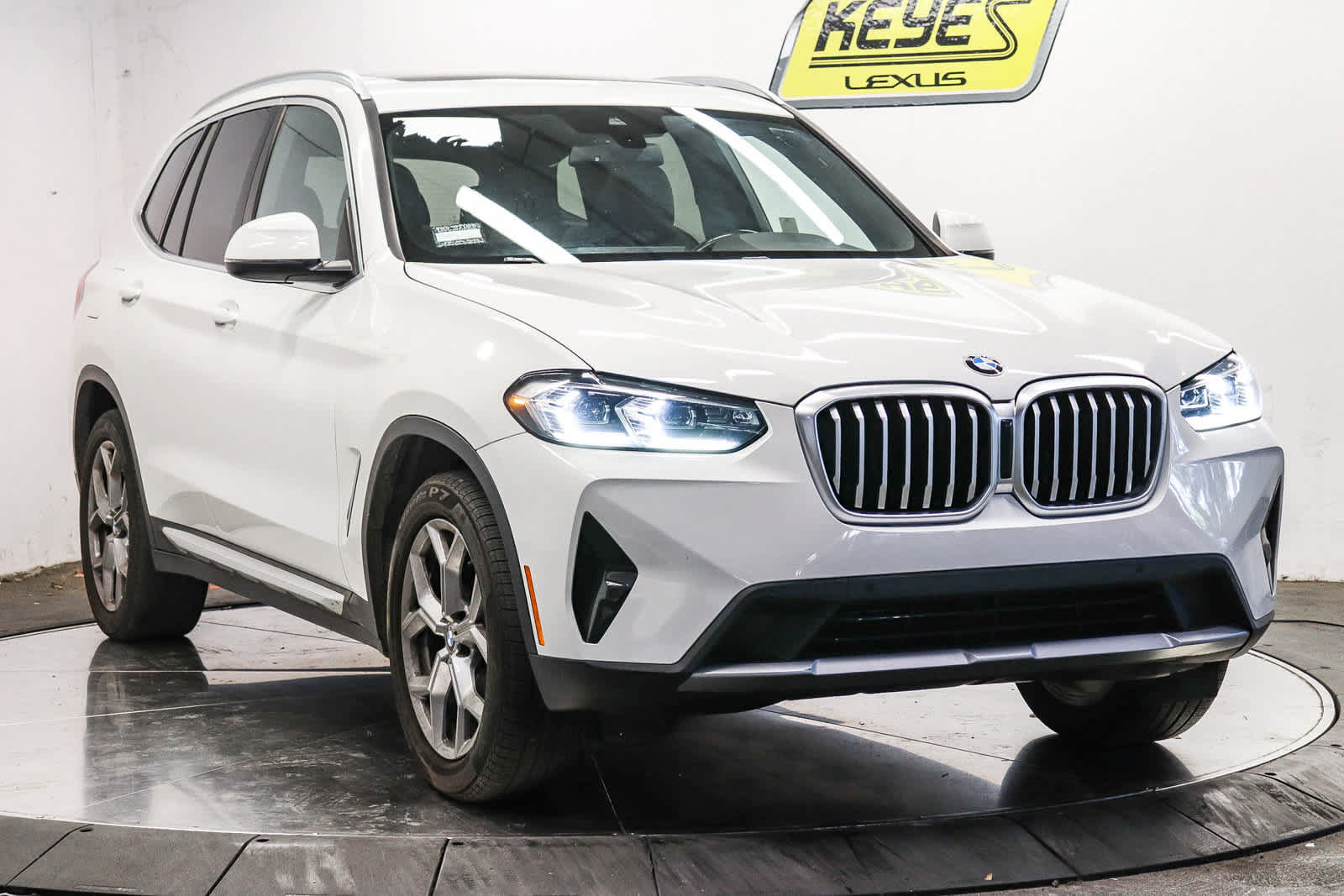 Used 2023 BMW X3 xDrive30i w/ Convenience Package AWD/4WD image 3