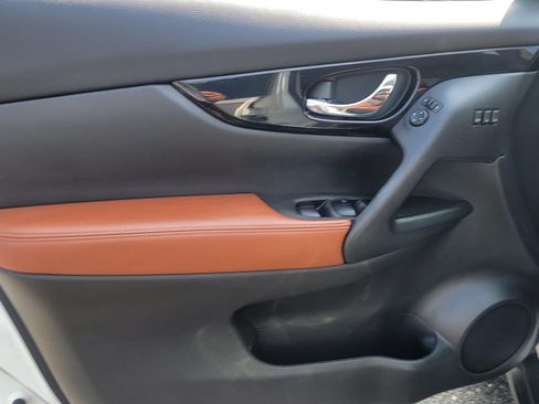 Used 2019 Nissan Rogue SL w/ Premium Package AWD/4WD image 10