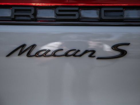 Certified 2023 Porsche Macan S AWD/4WD image 27