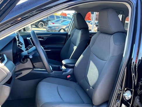 Used 2025 Toyota RAV4 XLE image 23