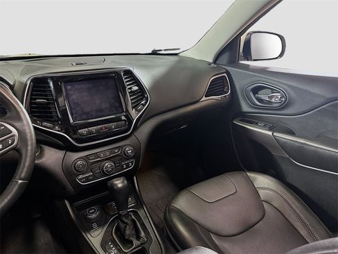 Used 2019 Jeep Cherokee Overland w/ Technology Group image 26