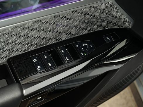 Used 2023 BMW 760i xDrive image 31