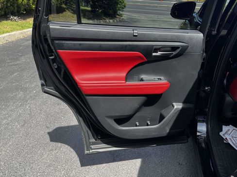 Used 2022 Toyota Highlander XSE AWD/4WD image 12