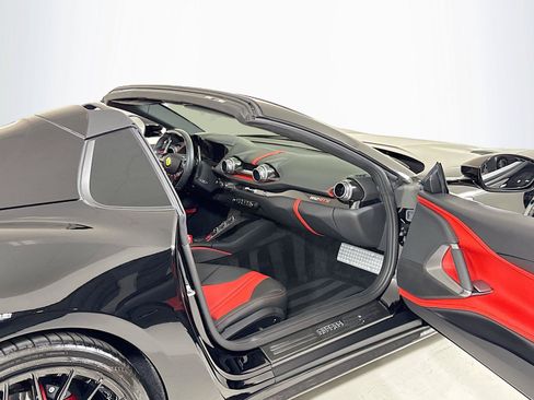 Used 2021 Ferrari 812 GTS RWD image 31