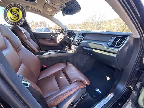 Used 2019 Volvo XC60 T6 Momentum w/ Multimedia Package image 16