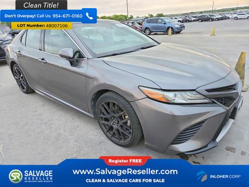 Used 2018 Toyota Camry XSE image 5