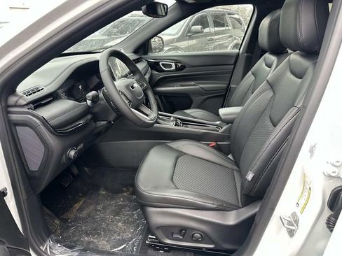 New 2026 Jeep Compass Latitude w/ Sun and Sound Group AWD/4WD image 9
