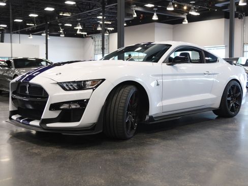 Used 2021 Ford Mustang Shelby GT500 w/ Carbon Fiber Track Pack RWD image 3
