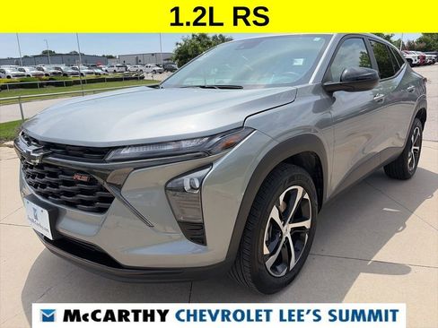 Used 2025 Chevrolet Trax RS w/ Driver Confidence Package FWD image 4