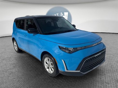 Certified 2023 Kia Soul S image 1