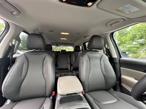 New 2026 Kia Carnival LXS image 29