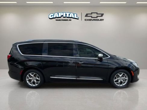 Used 2018 Chrysler Pacifica Limited image 6