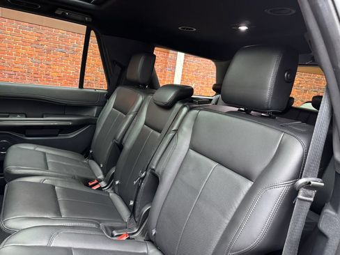 Used 2020 Ford Expedition XLT w/ Equipment Group 202A AWD/4WD image 28