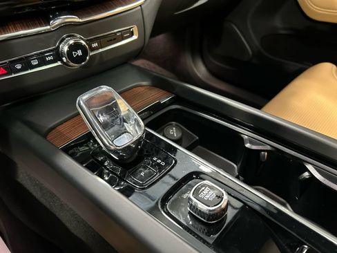 Certified 2023 Volvo XC60 T8 Ultimate w/ Climate Package AWD/4WD image 18