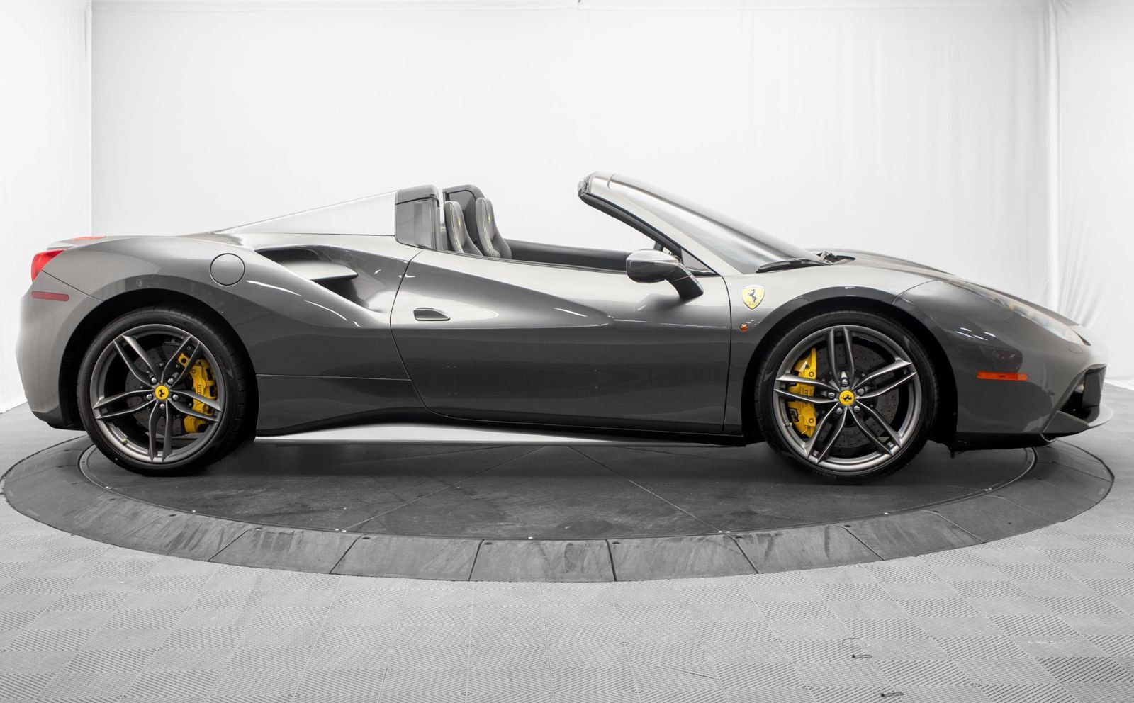 Used 2017 Ferrari 488 Spider RWD image 8