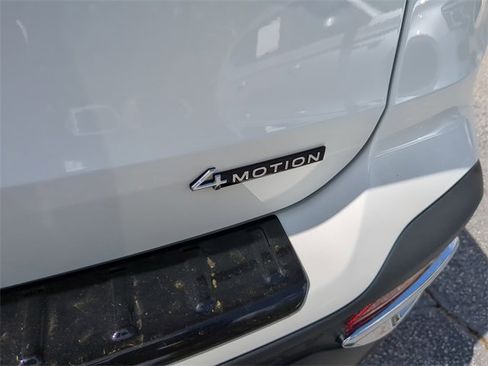 New 2025 Volkswagen Taos SEL image 8