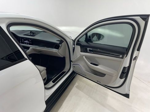 Used 2020 Porsche Panamera GTS image 23