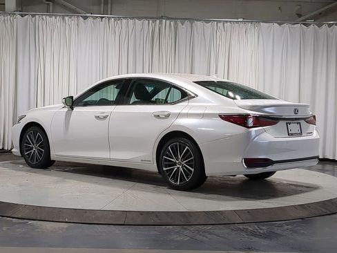 Used 2022 Lexus ES 300h w/ Premium Package image 12