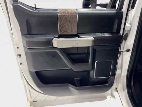 Used 2018 Ford F250 Lariat w/ Lariat Value Package image 19