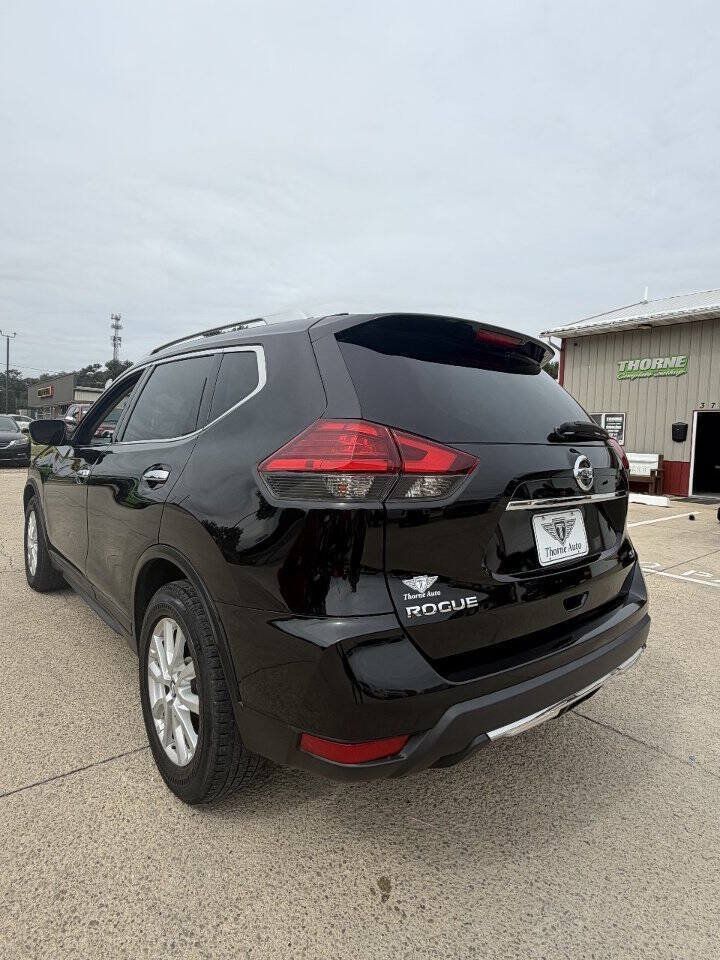 Used 2017 Nissan Rogue SV w/ SV Premium Package FWD image 3