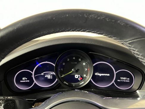 Certified 2022 Porsche Cayenne Platinum Edition w/ Premium Package Plus image 31