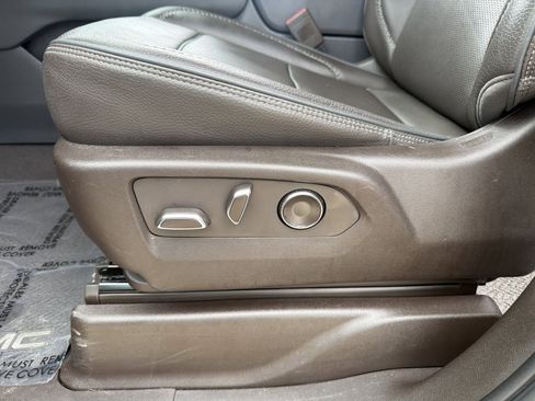 Used 2023 GMC Yukon Denali RWD image 18