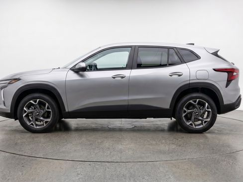 Used 2025 Chevrolet Trax LT FWD image 5