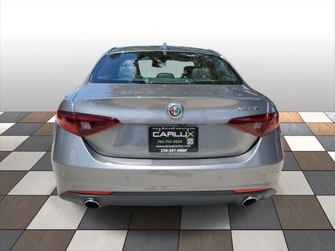 Used 2018 Alfa Romeo Giulia RWD image 5