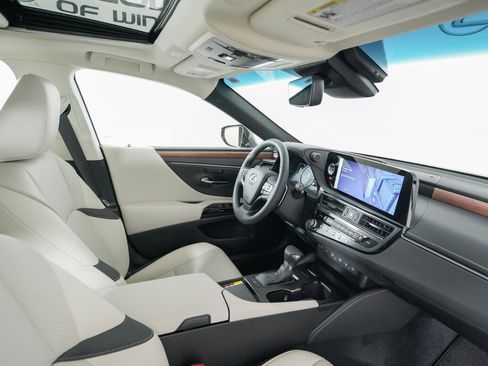 New 2025 Lexus ES 350 w/ Premium Package image 18