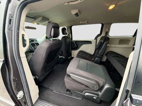 Used 2017 Dodge Grand Caravan SE image 21