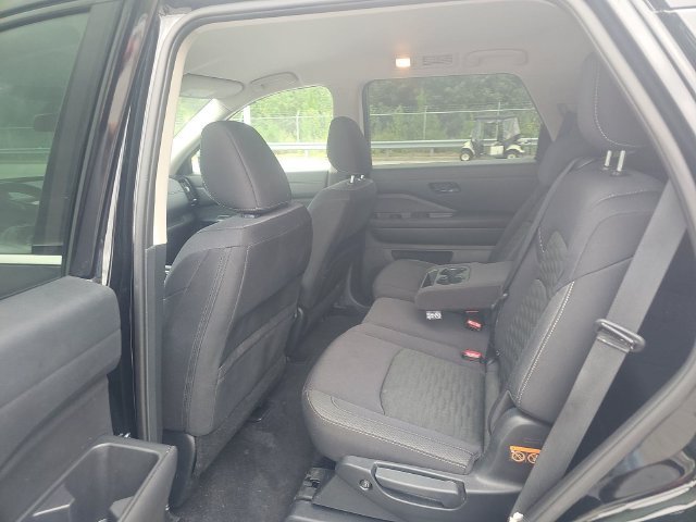 Certified 2025 Nissan Pathfinder SV FWD image 3