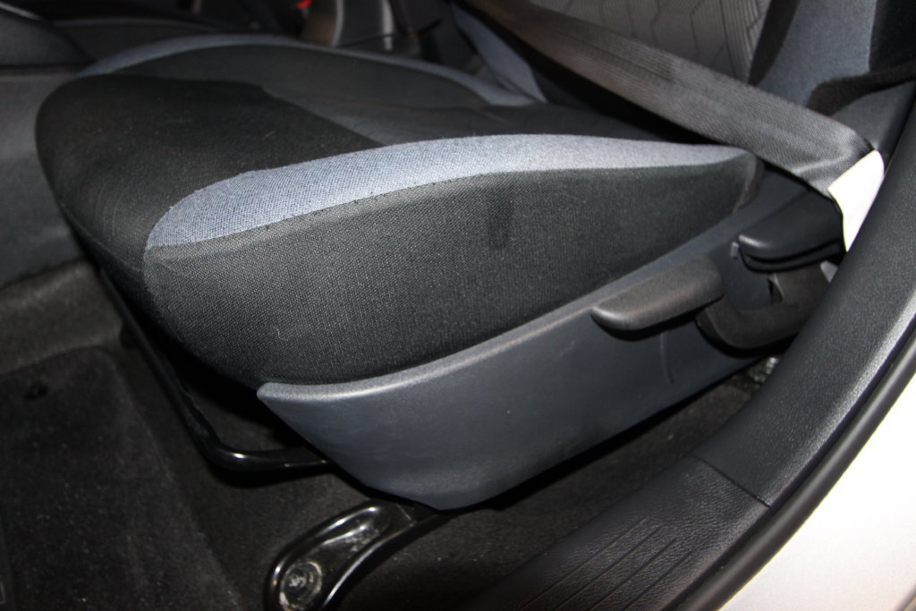 Used 2025 Nissan Versa SV FWD image 7