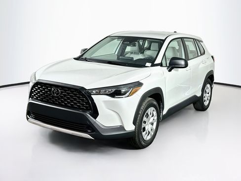 Used 2025 Toyota Corolla Cross L FWD image 3
