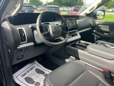 Used 2025 Ford Expedition Active AWD/4WD image 12