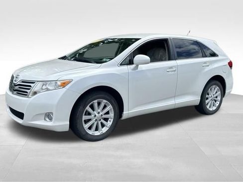 Used 2011 Toyota Venza FWD image 2