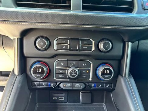 Used 2021 Chevrolet Tahoe Premier w/ Premium Package AWD/4WD image 18