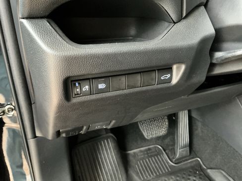 Used 2022 Toyota RAV4 XLE Premium FWD image 29