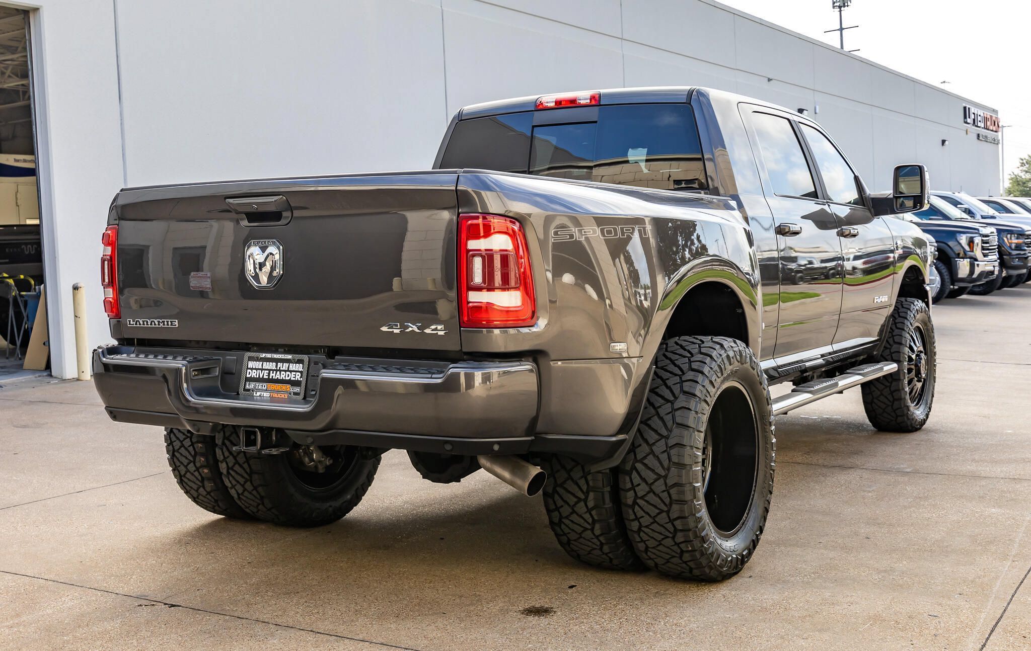 Used 2024 RAM 3500 Laramie w/ Sport Appearance Package AWD/4WD image 10