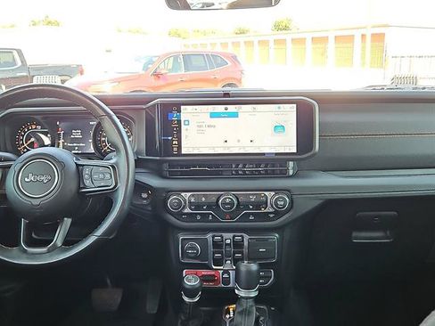 Used 2024 Jeep Gladiator Mojave w/ Technology Group AWD/4WD image 11