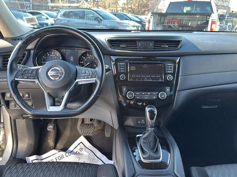 Used 2020 Nissan Rogue SV image 26