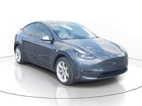 Used 2023 Tesla Model Y Long Range AWD/4WD image 2