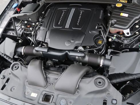 Used 2019 Jaguar XJ R-Sport image 46