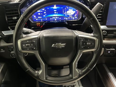 Used 2024 Chevrolet Silverado 2500 LT w/ Midnight Edition AWD/4WD image 4