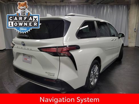Used 2024 Toyota Sienna Platinum image 8