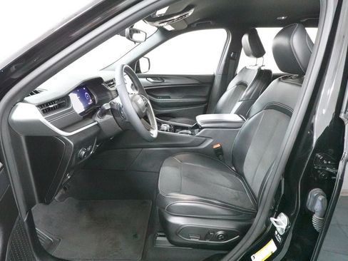 Used 2023 Jeep Grand Cherokee L Laredo AWD/4WD image 23