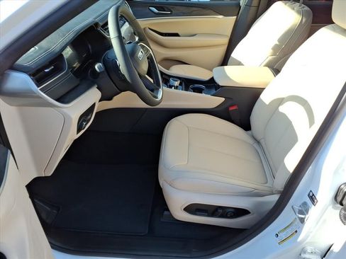 New 2025 Jeep Grand Cherokee Limited image 10