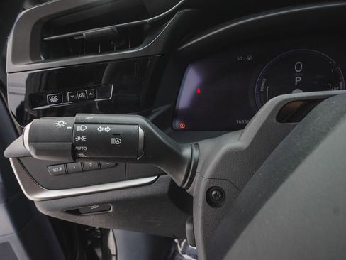 Used 2023 Lexus RZ 450e Premium image 23