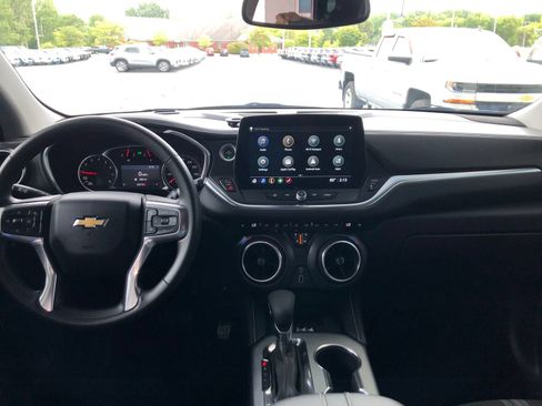 Used 2025 Chevrolet Blazer LT w/ Convenience Package FWD image 17