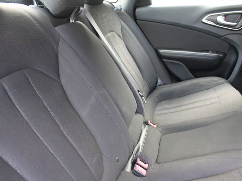 Used 2015 Chrysler 200 Limited w/ Convenience Group image 15