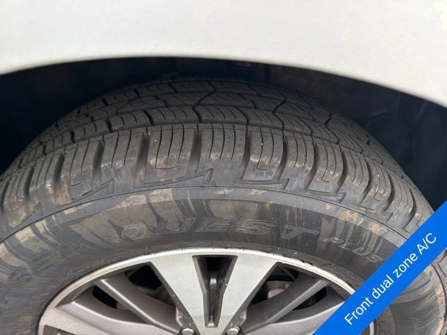 Used 2018 Nissan Pathfinder SL FWD image 4